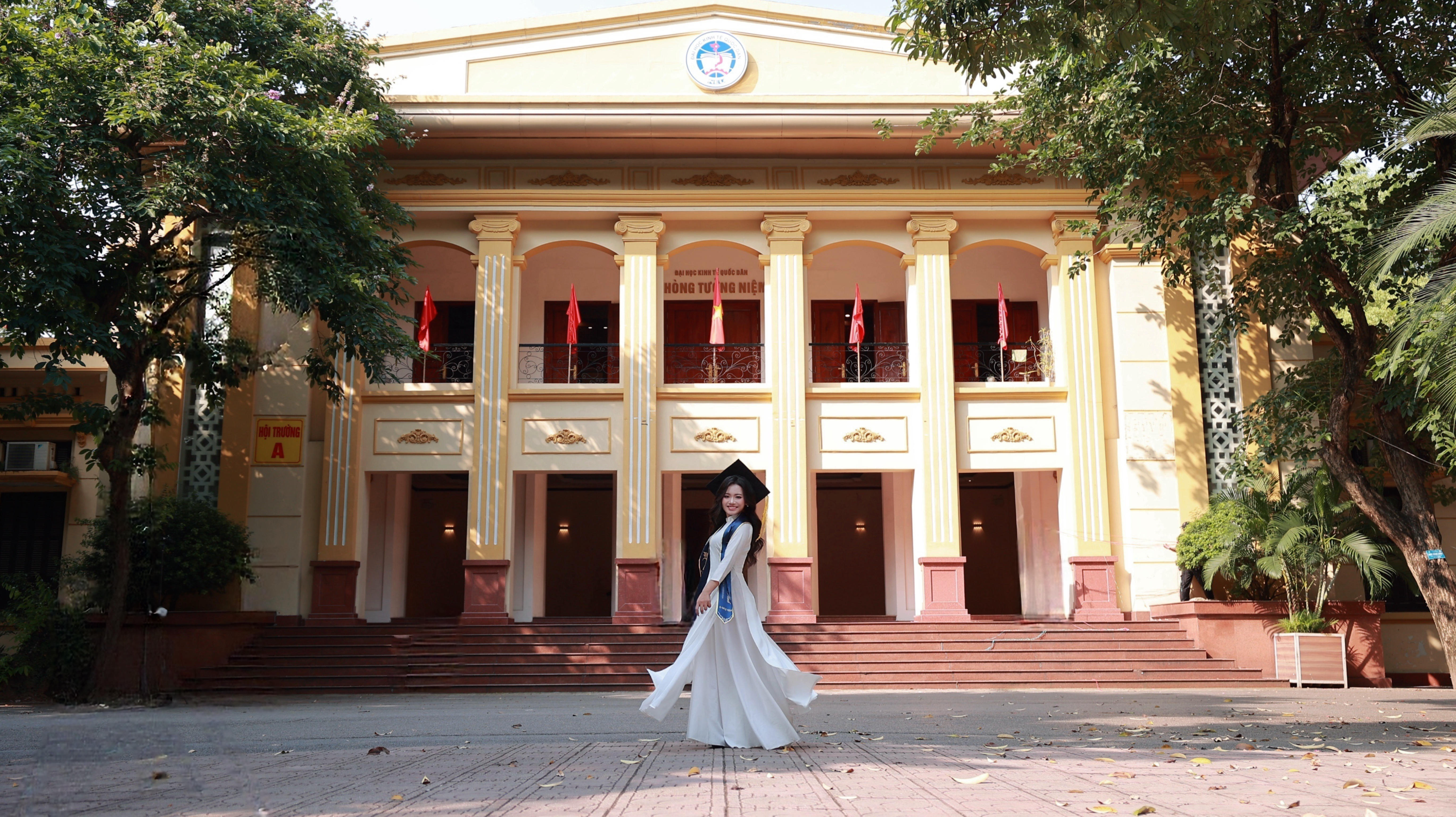 Khoảnh khắc tốt nghiệp album 10